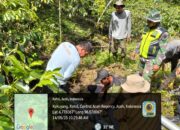 Babinsa Koramil 09/Ketol Bersama Aparat Desa dan Bhabinkamtibmas Gotong Royong Perbaiki Pipa Air Bersih