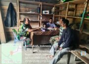 Babinsa Koramil 09/Ketol Laksanakan Komsos Bahas Harga Bibit Cabai Merah di Desa Simpang Juli