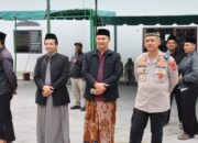 Ikut Berqurban, Kapolres Aceh Tengah Saksikan Penyembelihan Hewan Qurban Idul Adha 1446 H di Masjid Ruhama Takengon