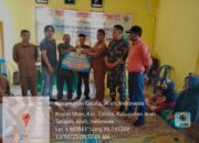 Wujud Kepedulian Babinsa, Koptu Abdi Tunggal Laksanakan Komsos dan Dampingi Pembagian BLT di Desa Kuyun Uken