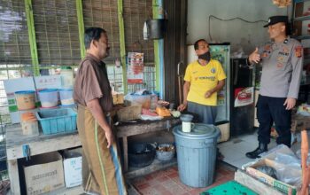 Perkuat Sinergi, Bhabinkamtibmas Polsek Tangse Sambangi Warga di Desa Pucok II