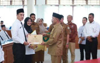 Pemkab Pidie Hadiri Acara Penyerahan SK Calon Pegawai Negeri Sipil (CPNS)