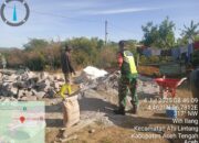 Babinsa Koramil 07/Atu Lintang Bantu Bangun Pondasi Rumah Warga di Desa Merah Mege