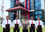 Berhasil Ungkap Kasus Curas, Personil Polsek Sanga Desa Terima Pin Emas Kapolda Sumsel