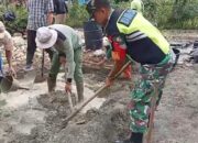 Babinsa Koramil 06/Jagong Gelar Karya Bakti Bersama Warga Desa Paya Dedep