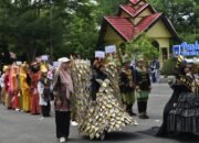 Meriah, Ribuan Pelajar Ikuti Pawai Alegoris HUT ke-80 RI di Kota Langsa