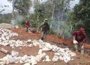 Babinsa Koramil 06/Jagong Rangkul Warga Desa Paya Dedep dalam Karya Bakti