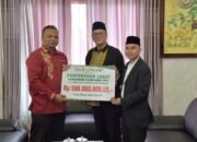 Bupati Tagore Abubakar Terima Simbolis Zakat PT Bank Aceh Rp500 Juta untuk Baitul Mal Bener Meriah