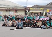 Kapolres Aceh Tengah Bersama Mahasiswa Isi Unjuk Rasa Damai dengan Shalat Hajat dan Doa