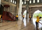 Polres Aceh Timur Gelar Jumat Bersih di Mesjid Darul Falah, Peudawa