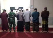 Babinsa Koramil 09/Ketol Laksanakan Sholat Subuh Berjamaah Bersama Warga