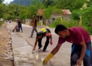 Babinsa Koramil 09/Ketol Ajak Warga Bergang Gotong Royong Lebarkan Jalan Desa