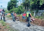 Babinsa Koramil 05/Linge Gelar Karya Bakti Bersihkan Sisa Longsoran di Desa Kute Riyem