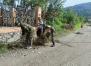 Babinsa Koramil 09/Ketol Bersama Warga Gelar Gotong Royong Pembersihan Masjid di Desa Blang Mancung