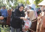 Ketua TP-PKK Lhokseumawe & Bank Aceh Bersinergi Salurkan Sembako untuk Warga Jambo Timu
