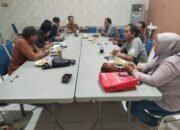 Rapat Bulanan IWOI Jombang, Sholikhin Hibahkan Buku – Bedah Buku Batal Diduga karena Intervensi