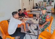 Babinsa Sosialisasi Masuk TNI Gratis Lewat Komsos di Kedai Kopi