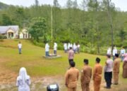 Kapolsek Linge Polres Aceh Tengah Jadi Pembina Upacara di SMAN 18 Takengon, Ingatkan Bahaya Narkoba,