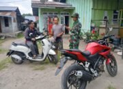 Babinsa Koramil 09/Ketol Jalin Keakraban dengan Warga Lewat Komsos di Desa Jaluk