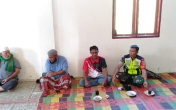 Bersama Aparatur Desa, Babinsa Rumuskan Ketertiban Kampung di Simpang Tiga Uning