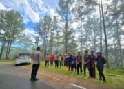 Polsek Linge Bersama Koramil 05/Linge,serta tim melakukan pemadaman Karhutla di Kampung simpang Tiga Uning Kecamatan Linge.