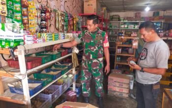 Babinsa Koramil 05/Linge Lakukan Pengecekan Harga dan Kelayakan Produk di Toko Sembako Desa Kute Baru