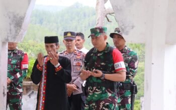 Dansatgas TMMD ke-126 Pimpin Ziarah ke Makam Datu Merah Mege di Kecamatan Linge