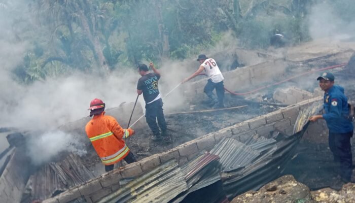 Satu Rumah dan Dua Sepeda Motor Ludes Terbakar di Pintu Rime Gayo