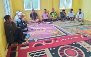 Babinsa Koramil 09/Ketol Gelar Komsos Bahas Ketertiban Pendatang di Desa Kekuyang