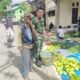 Babinsa Koramil 05/Linge Laksanakan Komsos dengan Pedagang Pasar Kute Baru