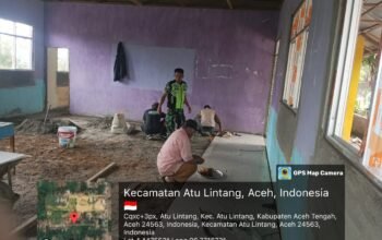 Babinsa Koramil 07/Atu Lintang Gelar Karya Bakti Bantu Pengecoran dan Pemasangan Keramik SMPN 20 Takengon