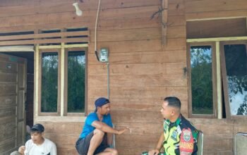Babinsa Koramil 09/Ketol Laksanakan Komsos dengan Warga Desa Pantan Penyo