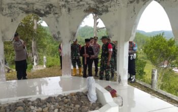 Satgas TMMD ke-126 Kodim 0106 Aceh Tengah Gelar Karya Bakti Pembersihan Lingkungan di Makam Datu Merah Mege