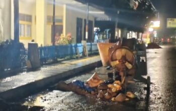 ‎Aktivis Muda Gayo Soroti Proyek Trotoar Berbahaya : Pekerjaan Keramik Tanpa Rambu Peringatan, Berpotensi Sebabkan Kecelakaan.