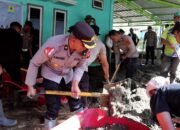 Polres Aceh Tengah Bersama Brimob dan GMNI Gotong Royong Pulihkan Posyandu Pascabencana