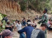 Koramil 05/Linge Bersama Warga Bangun Jembatan Darurat di Sungai Kalaili