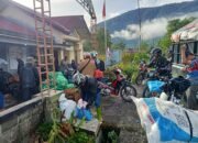 Babinsa Koramil Jagong Kawal Penyaluran Bantuan Warga Paya Tungel Untuk Rusip Antara