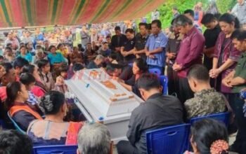 Turut Berduka, Wakil Bupati Tapanuli Utara Melayat ke Kediaman Korban Kebakaran Desa Hutatinggi