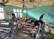 Satgas Gulbencal Bersama Warga Bersihkan Sekolah dan Permukiman Pasca Longsor di Pantan Nangka
