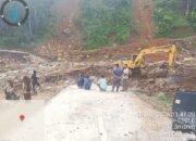 Listrik Pulih, Akses Jalan Kampung Pantan Sinaku Mulai Dibersihkan Pascabencana