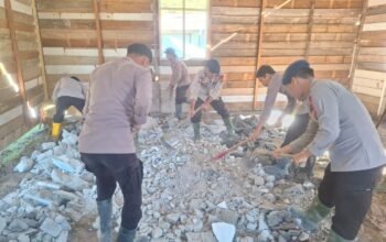 Personil Polres Aceh Tengah Bersama BKO Brimob Intensifkan Gotong Royong Percepat Pemulihan Pasca Banjir dan Longsor