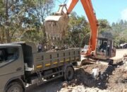 TNI AD Kerahkan Alat Berat Untuk Pembesihan Jalan Takengon – Bintang