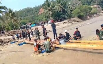 *Relawan Jagong Jeget Peduli Kembali Bergerak, Bantu Pembangunan Jembatan Apung di Reje Payung*