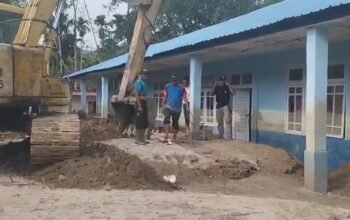 Masyarakat dan Perangkat Kampung Reje Payung Kompak Laksanakan Gotong Royong di SMPN 26 dan SDN 10 Linge Kampung Reje Payung.