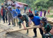 Koramil 08/Silih Nara Bersama TNI dan Warga Laksanakan Perbaikan Sarana Air Bersih dan Pembangunan Jembatan di Desa Termiara