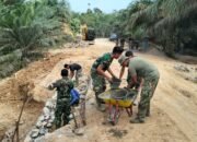 Bukti Nyata Komitmen TNI AD Membantu Masyarakat Dalam Membangun Jembatan Aramco pascabencana
