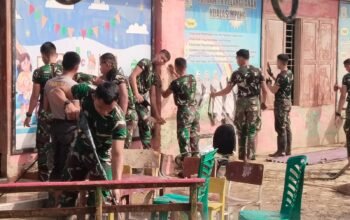 Babinsa Koramil 01 Bersama Taruna Taruni Akmil Melaksanakan Pembersihan TK Pelangi Bukit Tempurung