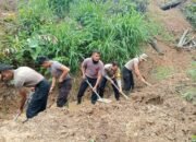 Polri di Aceh Tengah Gotong Royong Bersihkan Saluran Air Pascabencana di Kampung Atu Singkih Rusip Antara