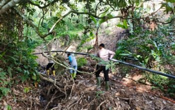 Polres Aceh Tengah dan BKO Brimob Gotong Royong Pulihkan Saluran Air Bersih Pascabencana di Atu Singkih