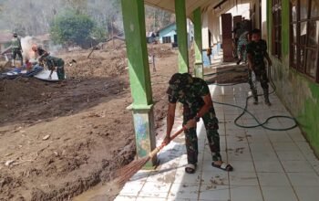Satgas TNI Tuntaskan Pembersihan SMPN 26 Takengon Pascabanjir Bandang Linge